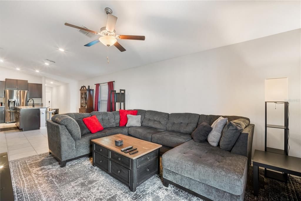 Active With Contract: $279,900 (3 beds, 2 baths, 1451 Square Feet)