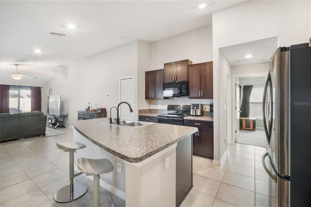 Active With Contract: $279,900 (3 beds, 2 baths, 1451 Square Feet)