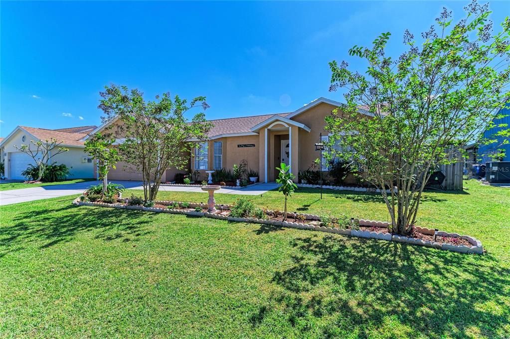 For Sale: $349,000 (3 beds, 2 baths, 1195 Square Feet)