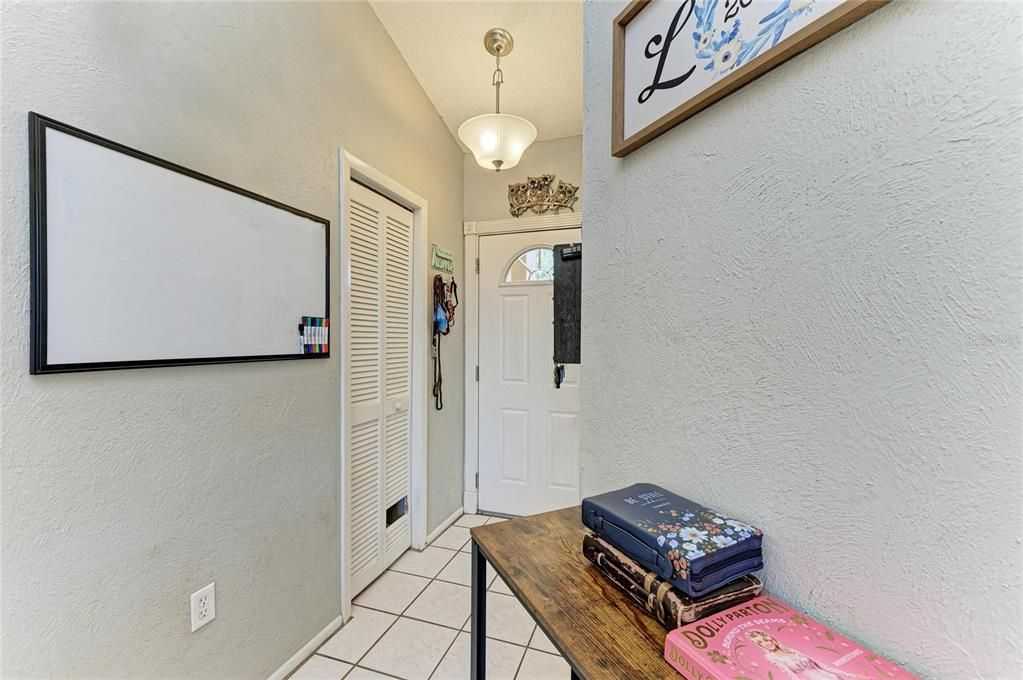 For Sale: $349,000 (3 beds, 2 baths, 1195 Square Feet)