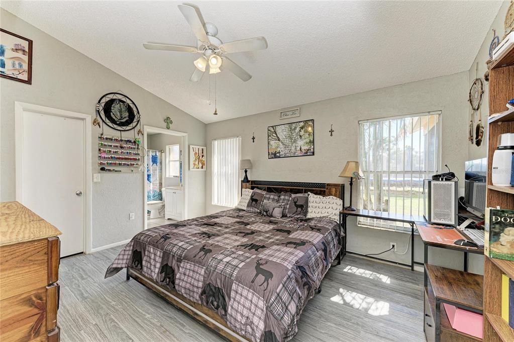 For Sale: $349,000 (3 beds, 2 baths, 1195 Square Feet)