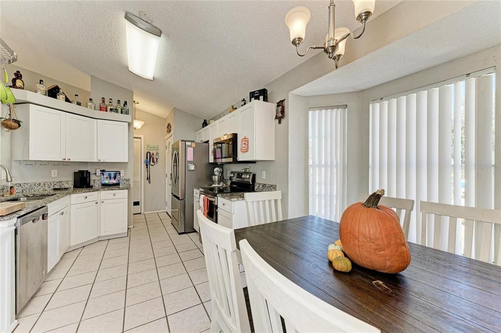 For Sale: $349,000 (3 beds, 2 baths, 1195 Square Feet)