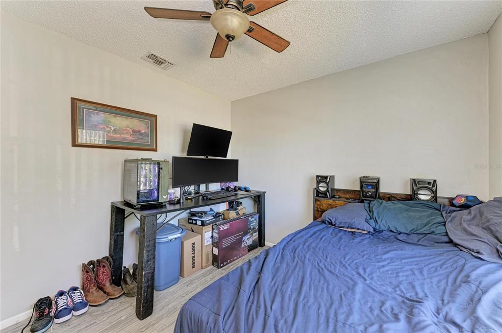 For Sale: $349,000 (3 beds, 2 baths, 1195 Square Feet)