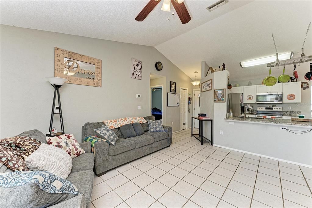 For Sale: $349,000 (3 beds, 2 baths, 1195 Square Feet)