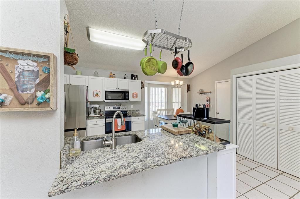 For Sale: $349,000 (3 beds, 2 baths, 1195 Square Feet)