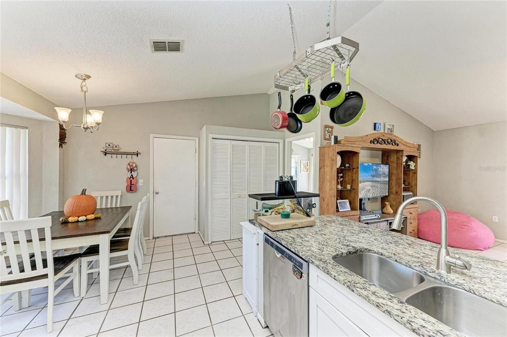 For Sale: $349,000 (3 beds, 2 baths, 1195 Square Feet)