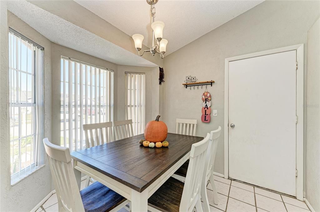 For Sale: $349,000 (3 beds, 2 baths, 1195 Square Feet)