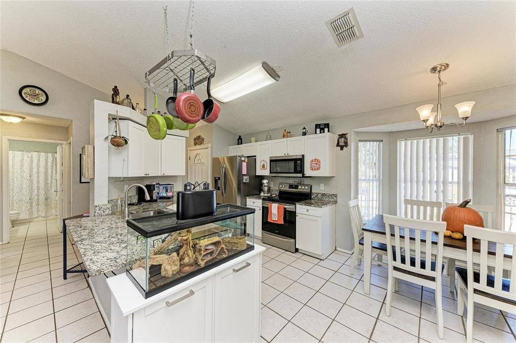 For Sale: $349,000 (3 beds, 2 baths, 1195 Square Feet)