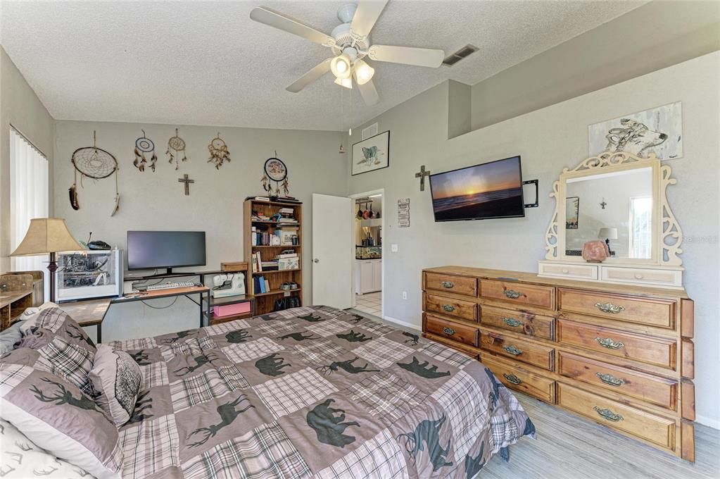 For Sale: $349,000 (3 beds, 2 baths, 1195 Square Feet)