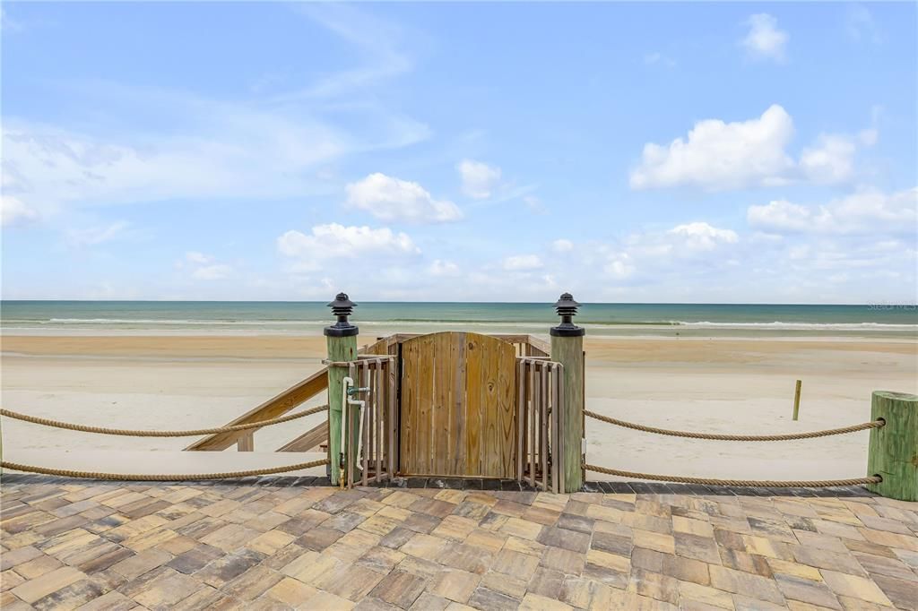 For Sale: $409,000 (1 beds, 1 baths, 720 Square Feet)