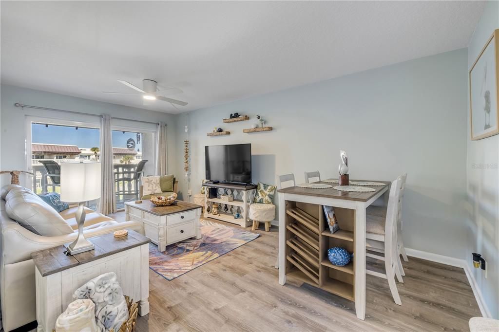 For Sale: $409,000 (1 beds, 1 baths, 720 Square Feet)