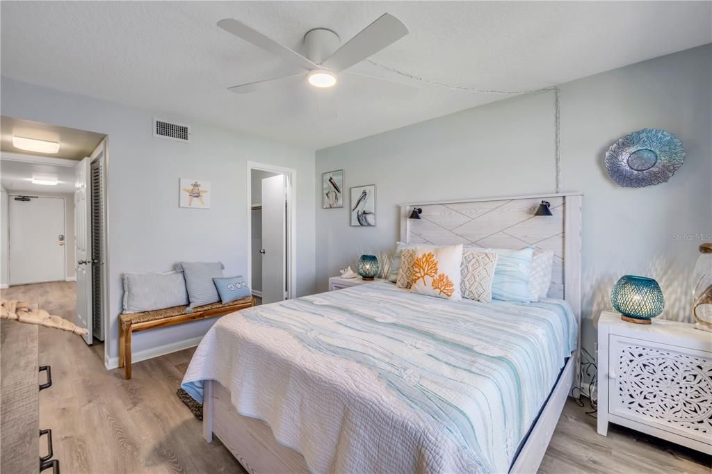 For Sale: $409,000 (1 beds, 1 baths, 720 Square Feet)