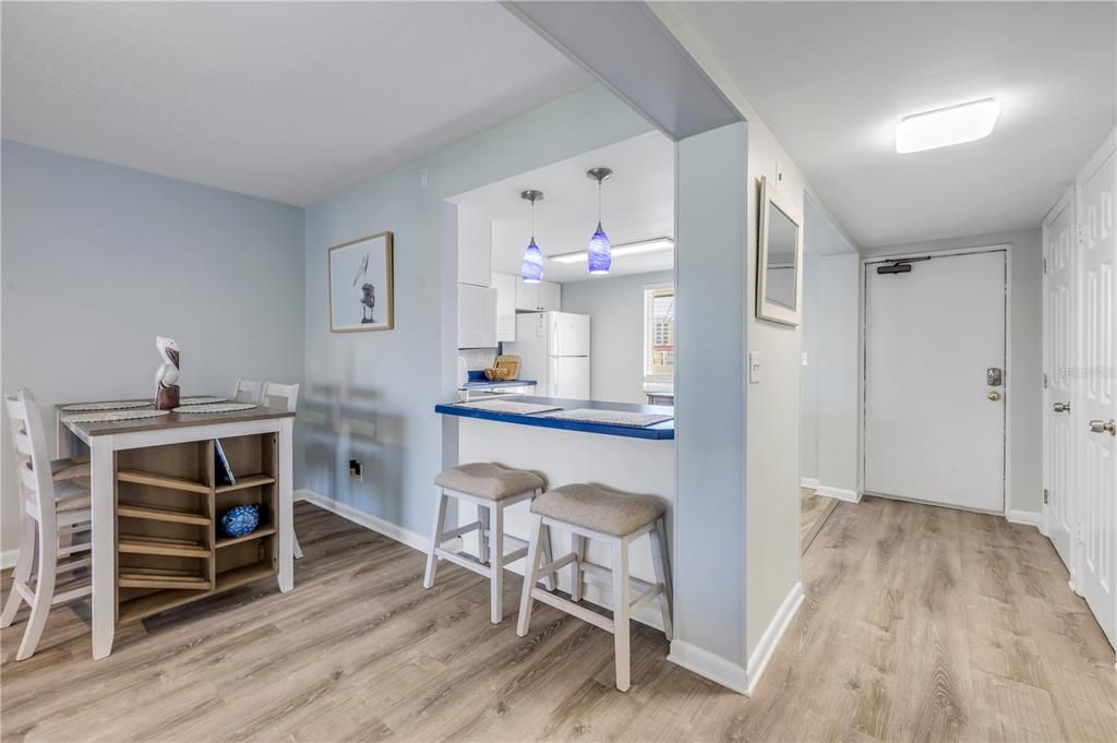 For Sale: $409,000 (1 beds, 1 baths, 720 Square Feet)