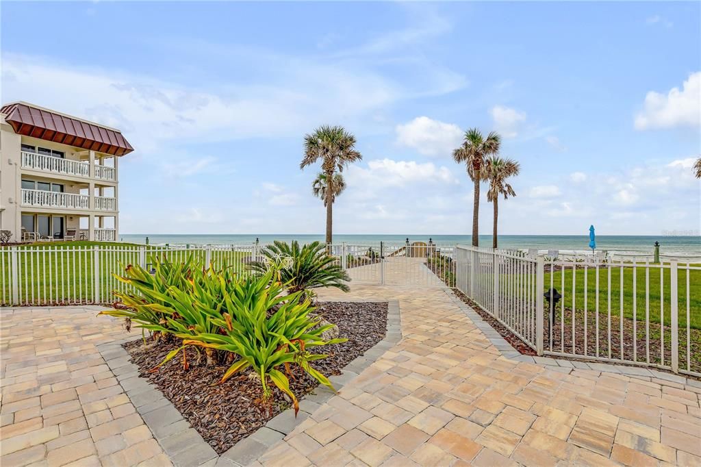 For Sale: $409,000 (1 beds, 1 baths, 720 Square Feet)