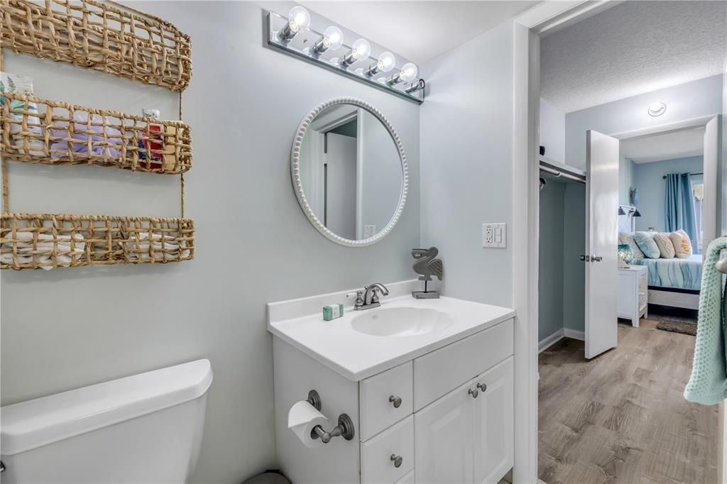 For Sale: $409,000 (1 beds, 1 baths, 720 Square Feet)