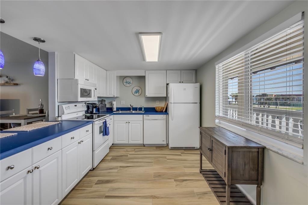 For Sale: $409,000 (1 beds, 1 baths, 720 Square Feet)