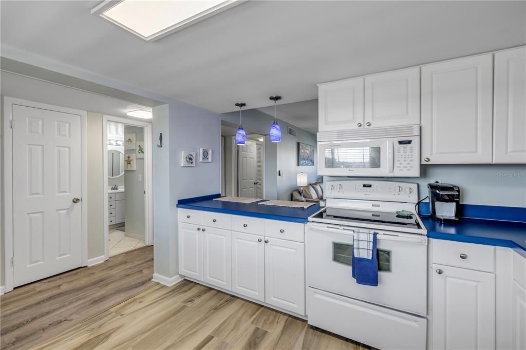 For Sale: $409,000 (1 beds, 1 baths, 720 Square Feet)