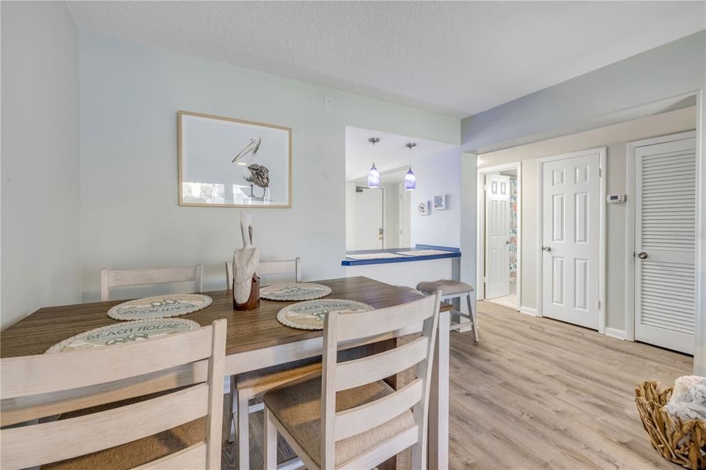 For Sale: $409,000 (1 beds, 1 baths, 720 Square Feet)