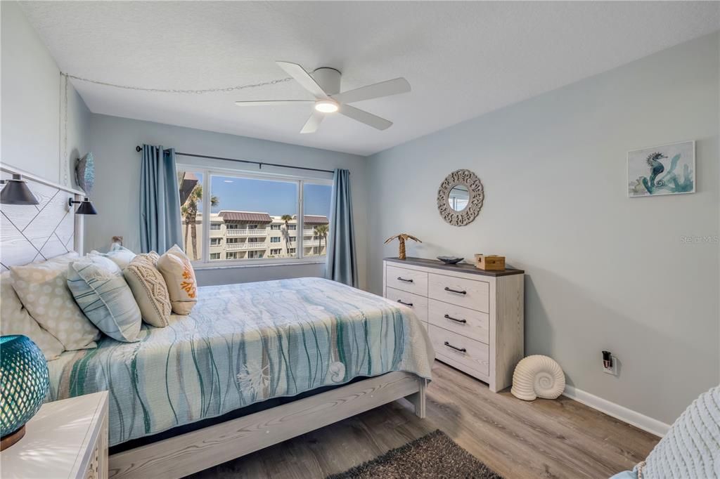 For Sale: $409,000 (1 beds, 1 baths, 720 Square Feet)