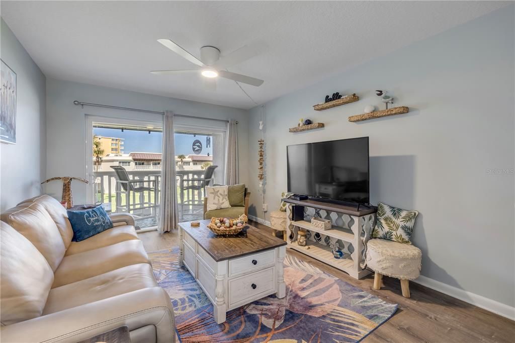 For Sale: $409,000 (1 beds, 1 baths, 720 Square Feet)