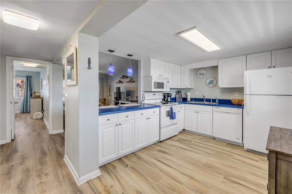 For Sale: $409,000 (1 beds, 1 baths, 720 Square Feet)