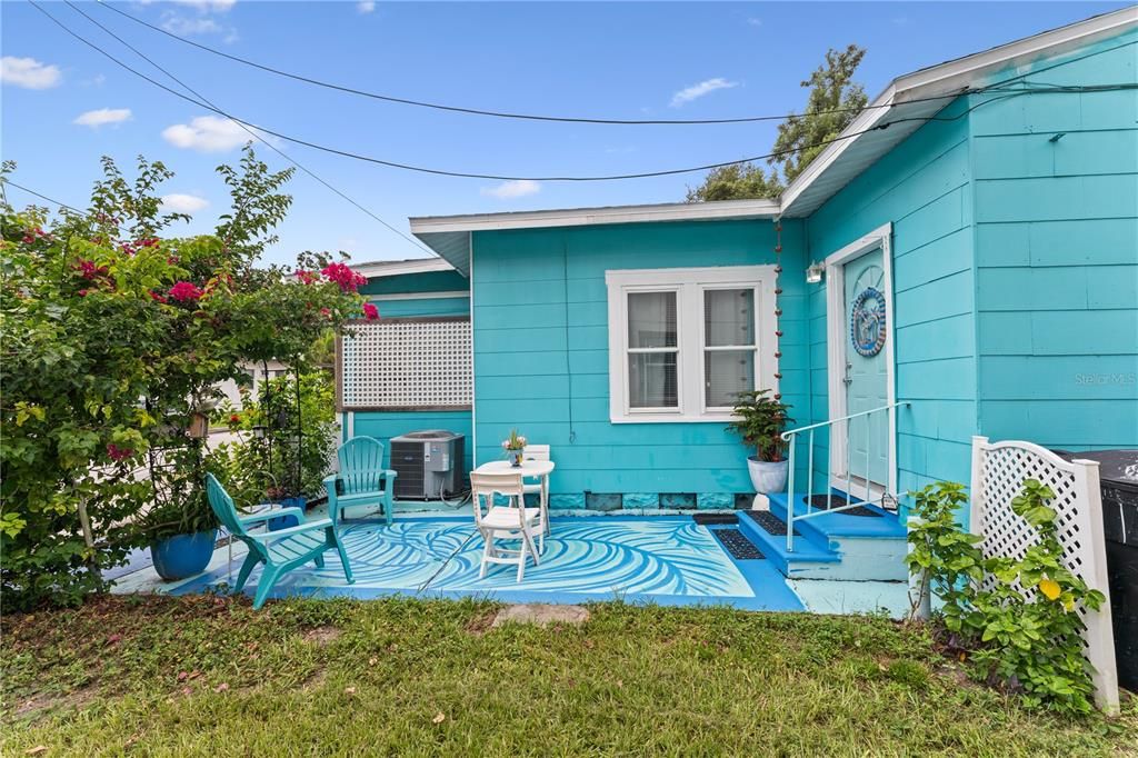 For Rent: $1,100 (1 beds, 1 baths, 300 Square Feet)