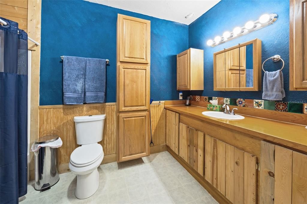 For Sale: $579,900 (4 beds, 2 baths, 2540 Square Feet)