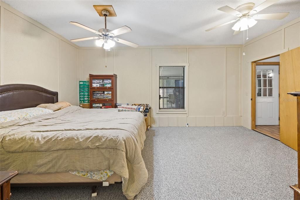 For Sale: $579,900 (4 beds, 2 baths, 2540 Square Feet)