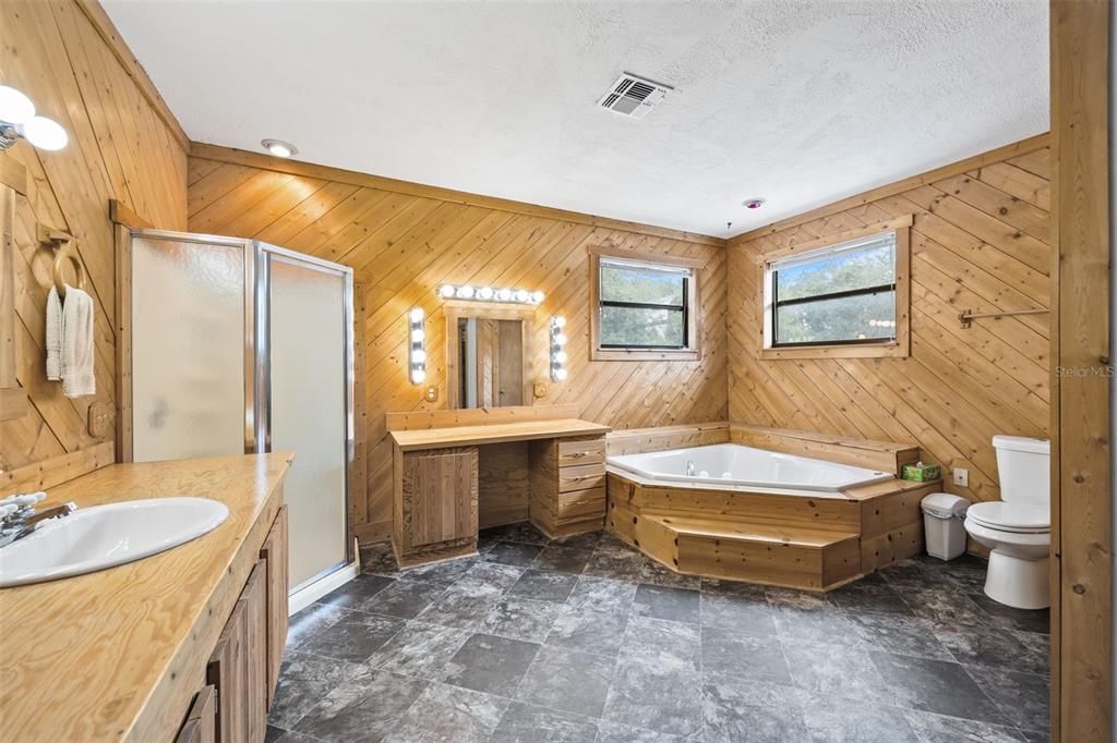 For Sale: $579,900 (4 beds, 2 baths, 2540 Square Feet)