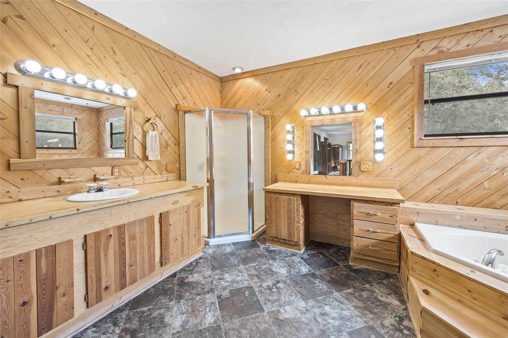 For Sale: $579,900 (4 beds, 2 baths, 2540 Square Feet)