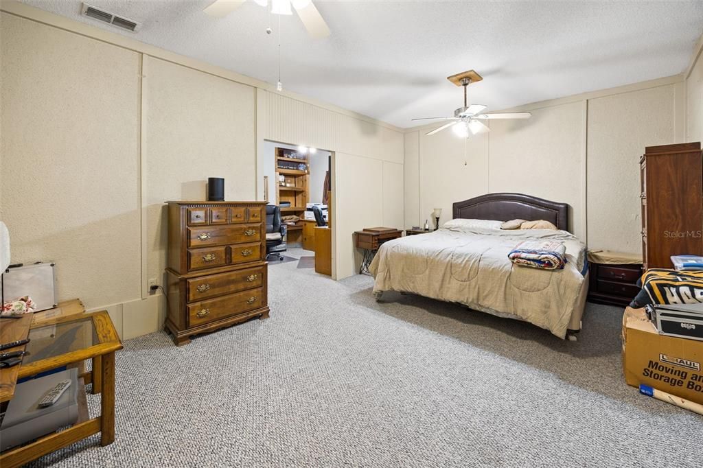 For Sale: $579,900 (4 beds, 2 baths, 2540 Square Feet)