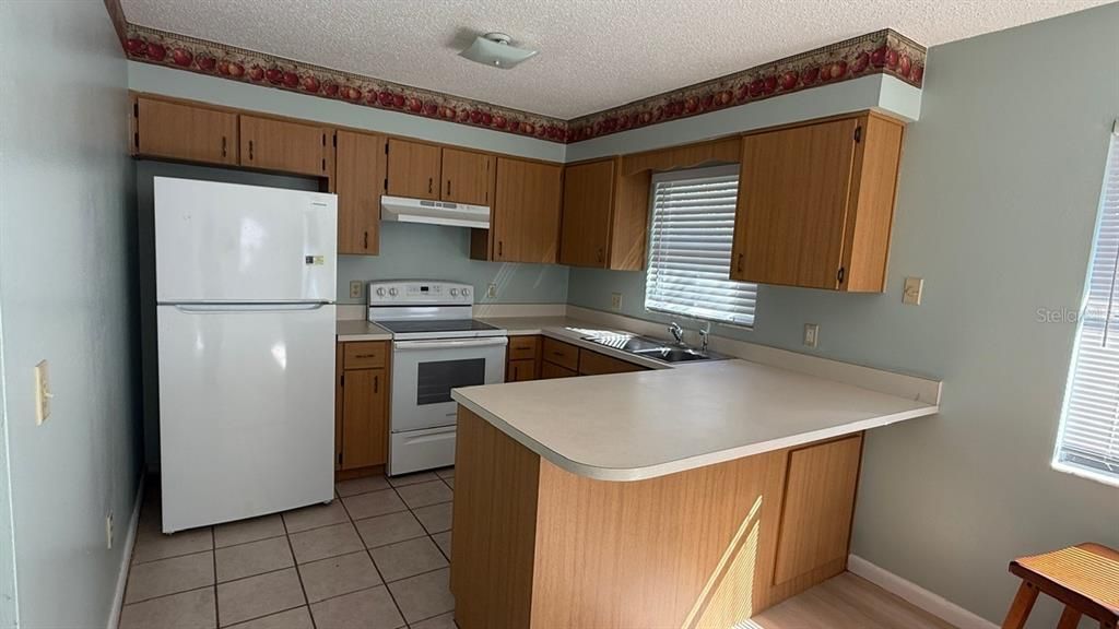 合同活跃: $215,000 (2 贝兹, 2 浴室, 1128 平方英尺)