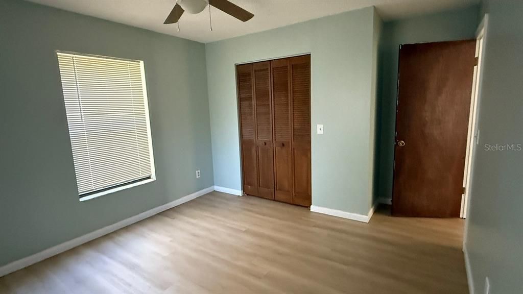 合同活跃: $215,000 (2 贝兹, 2 浴室, 1128 平方英尺)