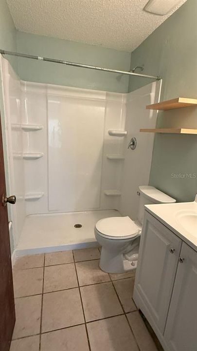 合同活跃: $215,000 (2 贝兹, 2 浴室, 1128 平方英尺)