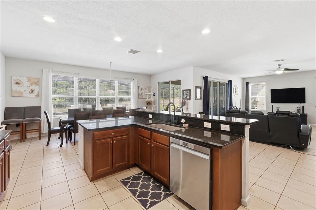 For Sale: $535,000 (6 beds, 5 baths, 3579 Square Feet)