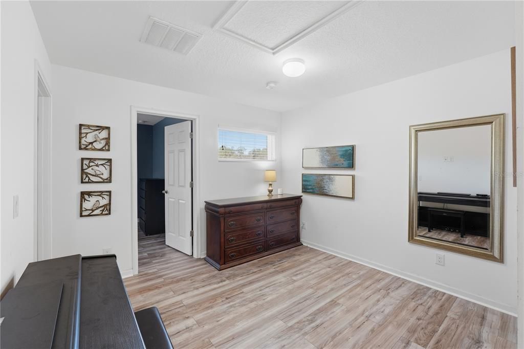 For Sale: $535,000 (6 beds, 5 baths, 3579 Square Feet)