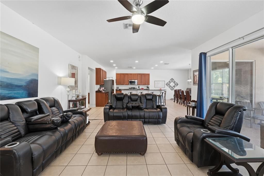 For Sale: $535,000 (6 beds, 5 baths, 3579 Square Feet)