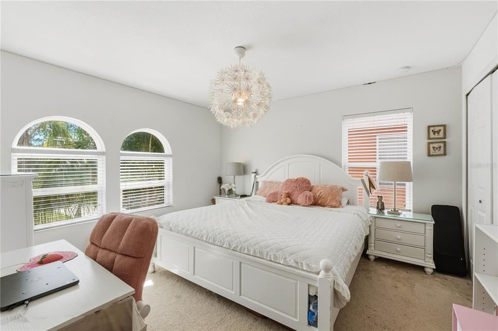 For Sale: $535,000 (6 beds, 5 baths, 3579 Square Feet)