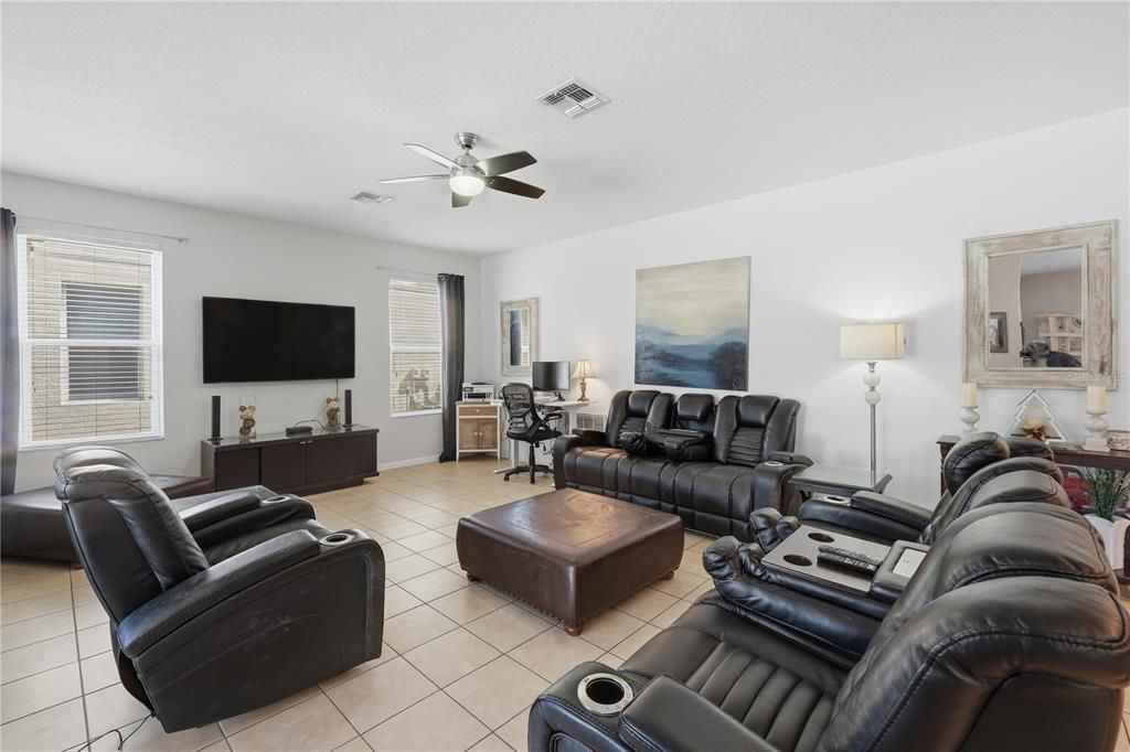 For Sale: $535,000 (6 beds, 5 baths, 3579 Square Feet)