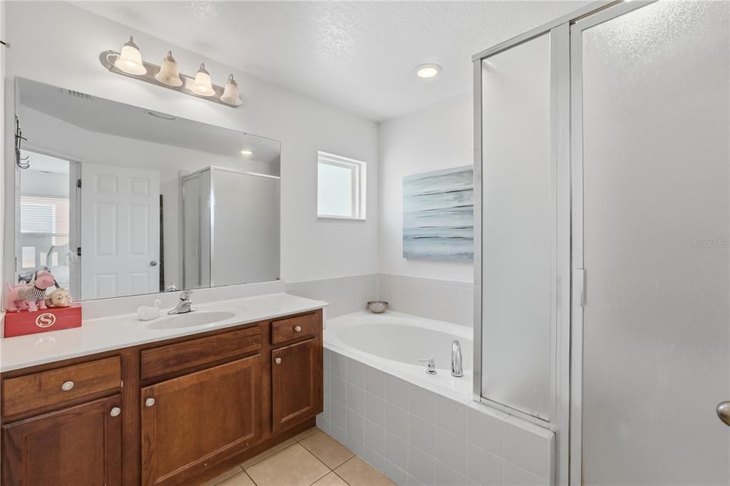 For Sale: $535,000 (6 beds, 5 baths, 3579 Square Feet)