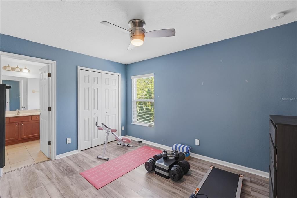 For Sale: $535,000 (6 beds, 5 baths, 3579 Square Feet)