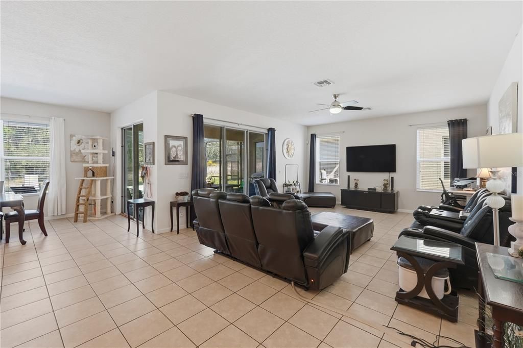 For Sale: $535,000 (6 beds, 5 baths, 3579 Square Feet)