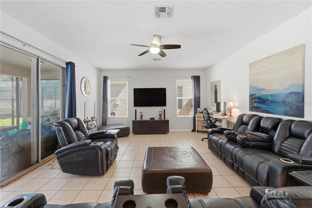 For Sale: $535,000 (6 beds, 5 baths, 3579 Square Feet)