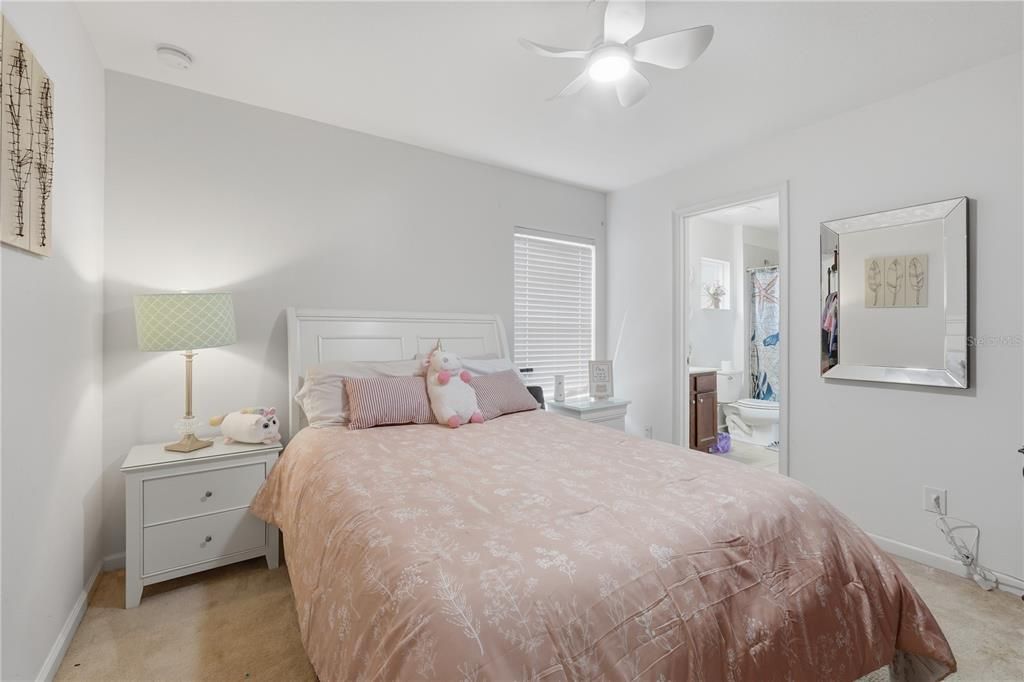 For Sale: $535,000 (6 beds, 5 baths, 3579 Square Feet)