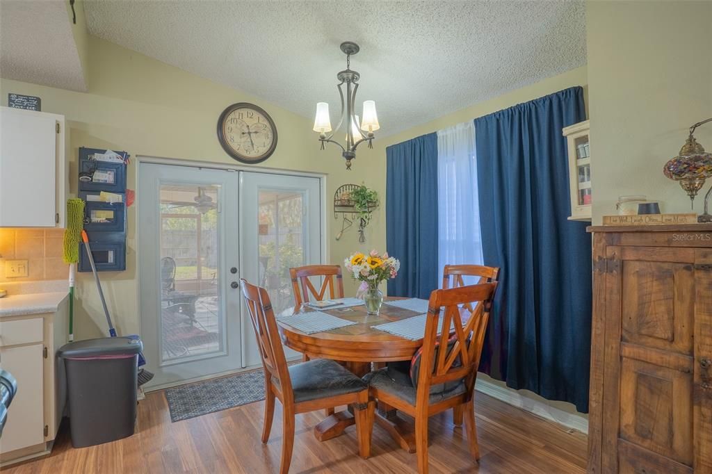 For Sale: $315,000 (3 beds, 2 baths, 1484 Square Feet)