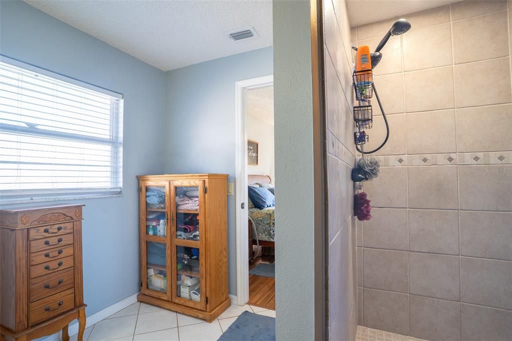 For Sale: $315,000 (3 beds, 2 baths, 1484 Square Feet)