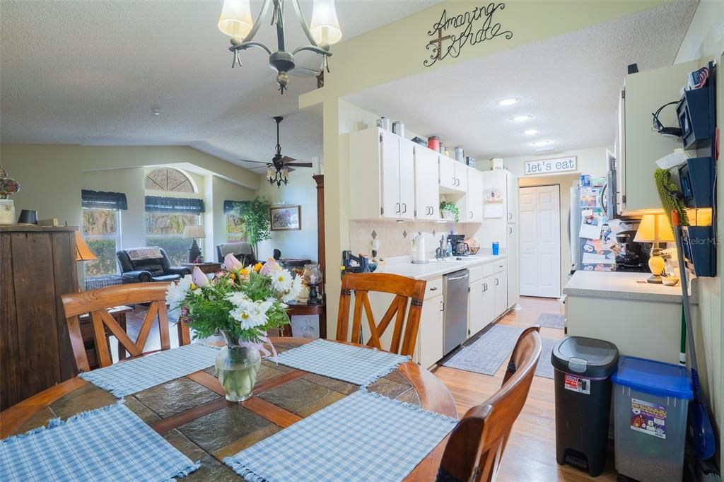 For Sale: $315,000 (3 beds, 2 baths, 1484 Square Feet)