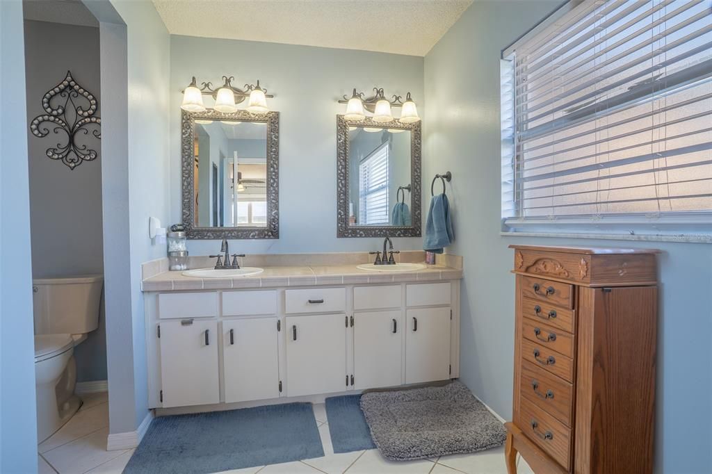 For Sale: $315,000 (3 beds, 2 baths, 1484 Square Feet)