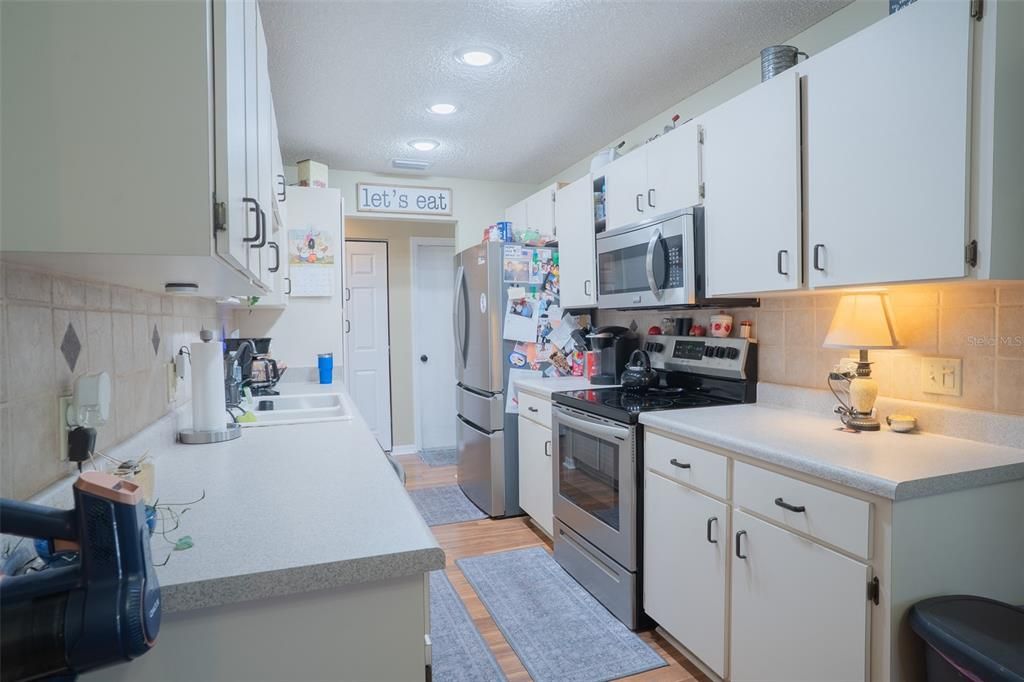 For Sale: $315,000 (3 beds, 2 baths, 1484 Square Feet)