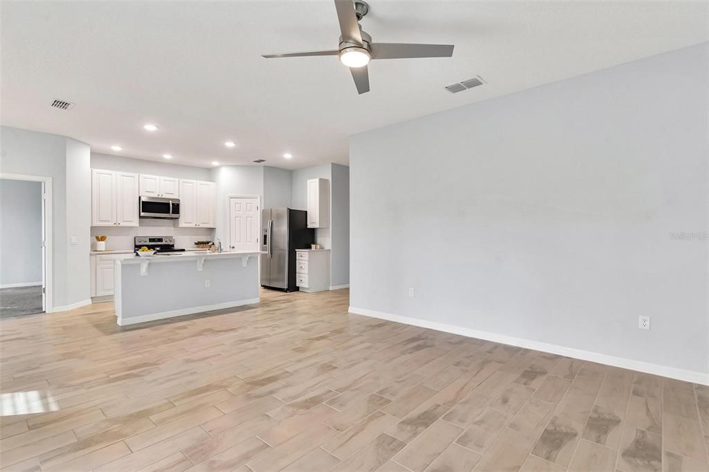 For Sale: $329,900 (3 beds, 2 baths, 1552 Square Feet)